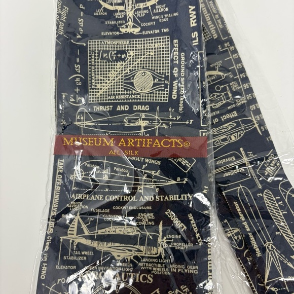 Museum Artifacts Men's Necktie Tie Silk Principles of Flight Diagrams NWT - Picture 2 of 7
